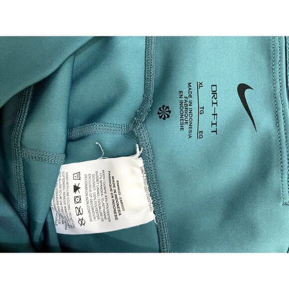 Nike Dri-Fit One Mid-Rise Leggings - Size XL  (EUC) - Picture 6 of 8